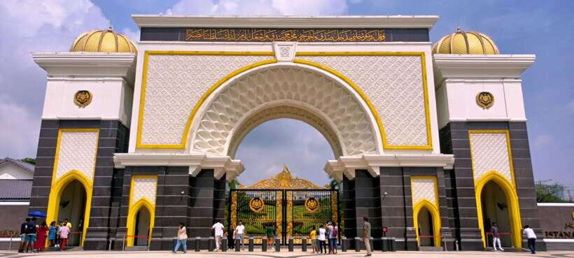 Best of Kuala Lumpur Tour with Twin Tower Entry - A One-Day Mix of KL Royalty, Remembrance, and Skyline