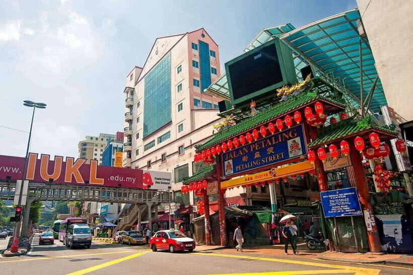 Best of Kuala Lumpur Tour with Twin Tower Entry - Chinatown to Central Market: Temples, Break Time, and Snacks