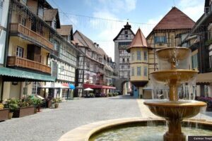 Colmar Tropicale and Batu Caves Day Trip (SIC - Join In Tour) - Batu Caves: the 272 steps, the view, and the temple rules