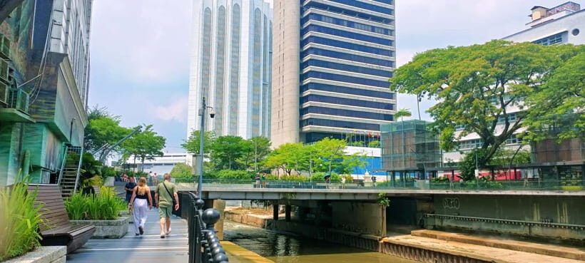 From Kuala Lumpur: City Tour with 21 Attractions - Batik at East Coast Batik: a culture stop with a take-home reward