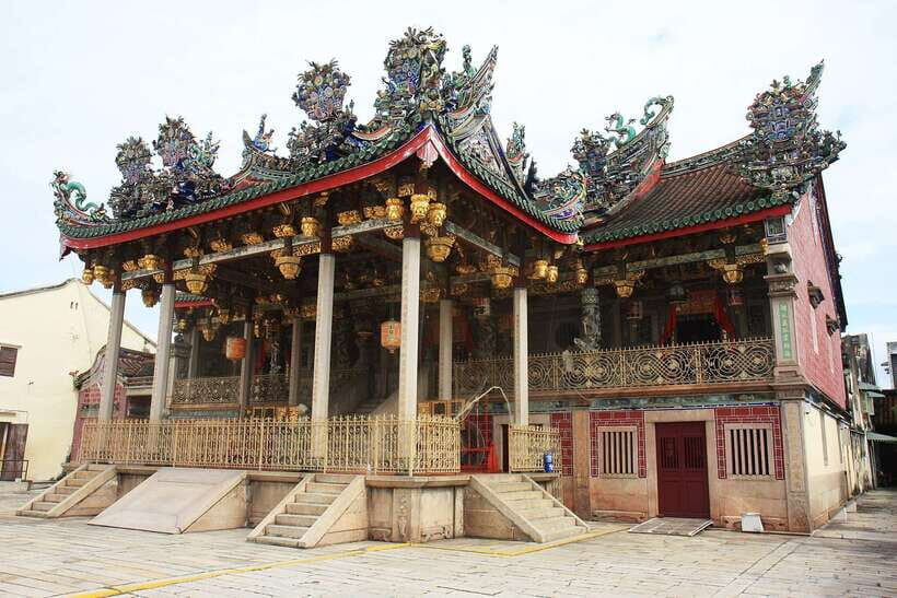 George Town: Private Half-Day Historical City Tour - Clan Jetties and the Chew Clan: stilt houses, sea-level life