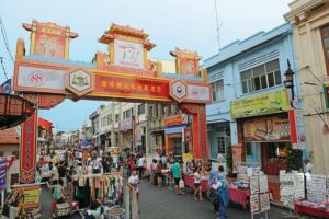 Historical Malacca Tour with Lunch from Kuala Lumpur - Jonker Street Chinatown Time: Antiques, Crafts, and Street Life