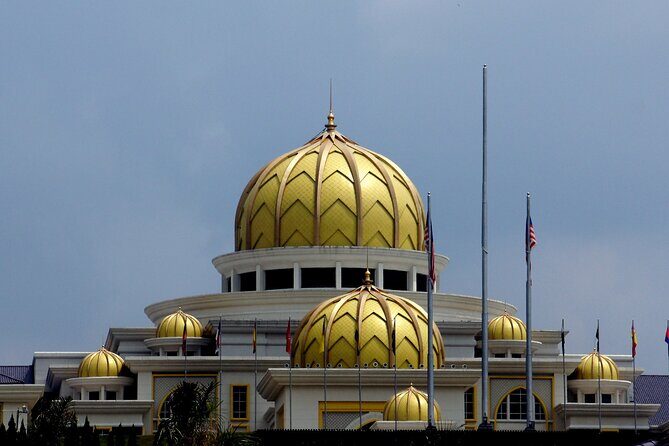 Kuala Lumpur City Tour Full Day 8 hours - National Monument, Parliament Area, and Lake Gardens: Big Moments Without Too Much Time