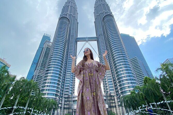 Kuala Lumpur City Tour with Petronas Twin Tower Admission Ticket - Merdeka Square Photo Time: Sultan Abdul Samad Building and Dataran Merdeka