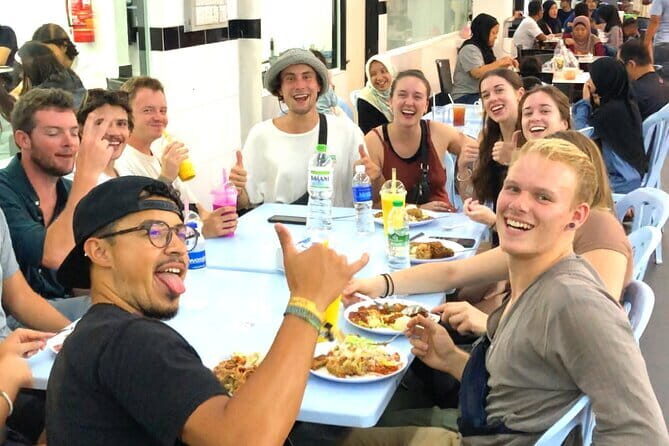 Kuala Lumpur Food Tour with 12+ Authentic Dishes & Local Secrets - Stop 3: Jalan Petaling and Chinatown Hawkers, Bakeries, and Tea Shops