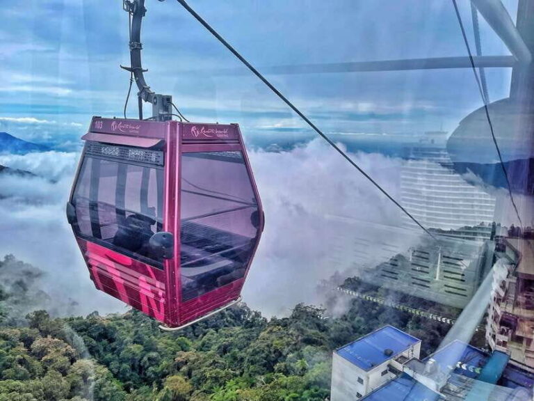 Kuala Lumpur: Genting Highlands & Batu Caves Day Trip - Riding the Genting Skyway Above the Rainforest