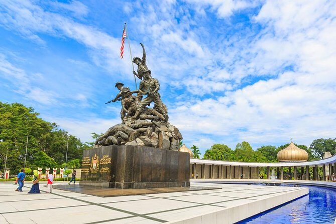 Kuala Lumpur: Half-Day City Tour - The National Mosque’s blue-and-green tiles and what they symbolize
