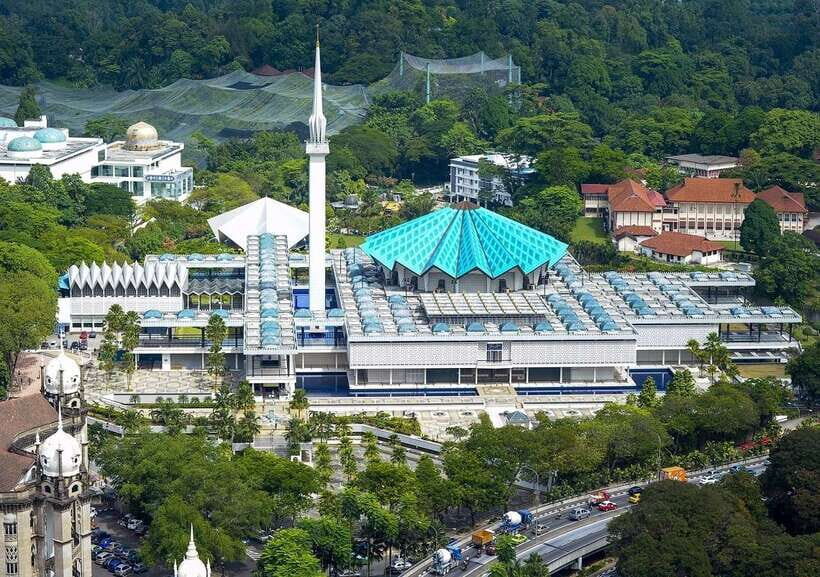 Kuala Lumpur: Half Day Group City Highlights Tour - Riding in comfort: the private van, small group feel, and WhatsApp contact