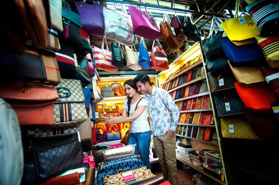 Kuala Lumpur: KL GRAND TOUR WITH 25 ATTRACTIONS (SIC) - Belice Chocolate Kingdom and Jadi Batek: Shopping Stops With a Purpose