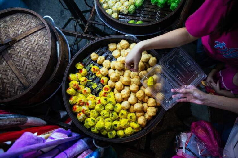 Kuala Lumpur: Local Street Food Night Tour - Meeting at LOT 10: what to expect before you eat