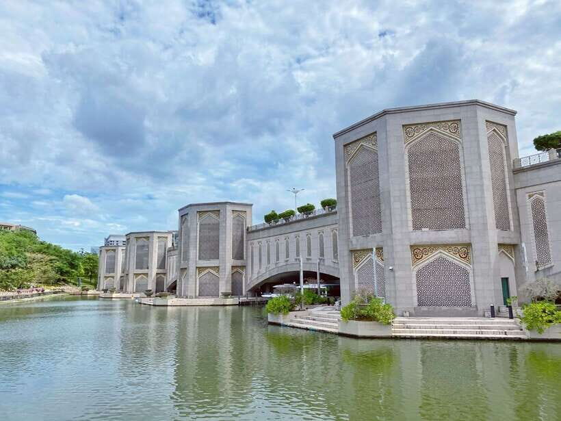 Kuala Lumpur: Putrajaya Tour Half Day Tour [Shared/Private] - Putrajaya Lake Cruise: the angle shift you’ll actually feel