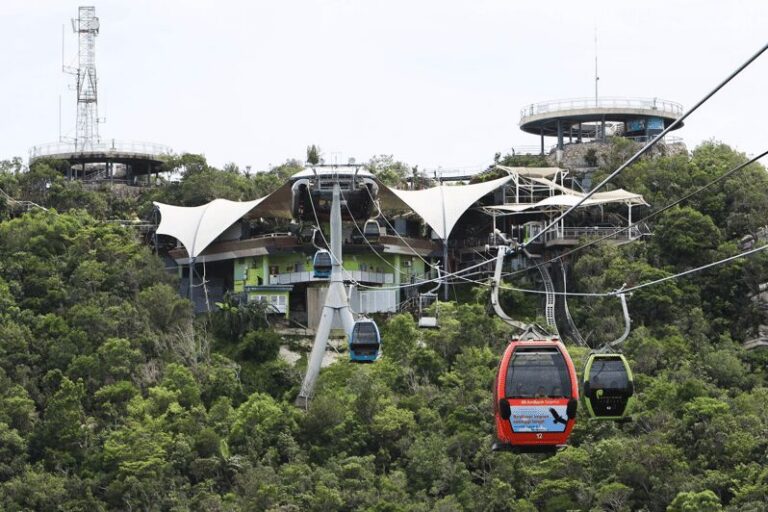 Langkawi: Skycab Cable Car Ticket Options - Oriental Village: starting smart at the base