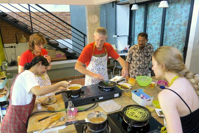 Market Visit & Private Hands-on Cooking Class at Daun Senja - The market visit that changes how you cook