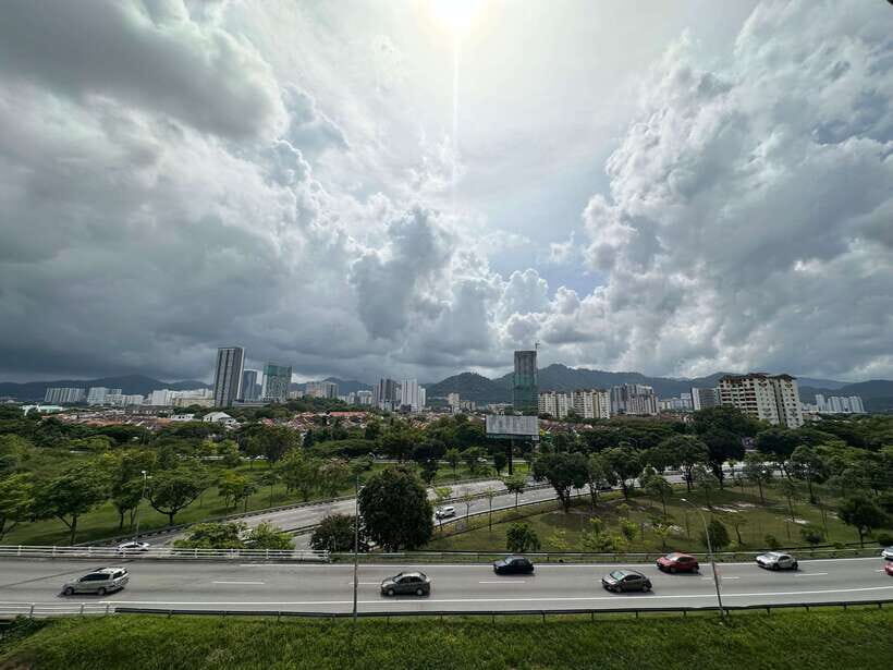 Penang: Fascinating 5-Hour Private Local Tour - Private transport in a roomy, comfortable car