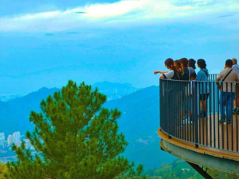 Penang: Kek Lok Si Temple and Penang Hill Guided Tour - Penang Hill Funicular at 833 Meters: Views Over Georgetown