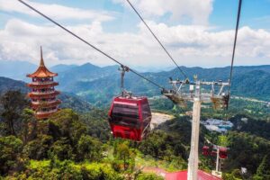 Private Genting Highlands & Batu Caves Trip with Cable Car Ticket - Getting from Kuala Lumpur to the hills without losing your day