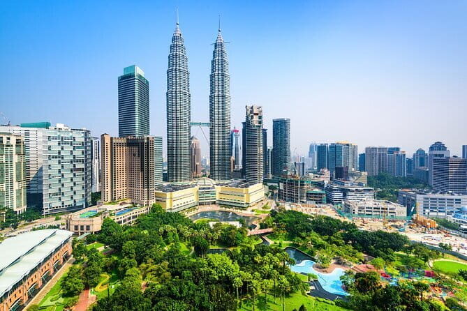 Private Kuala Lumpur City Tour with KL Tower & Batu Caves - National Mosque and the National Monument: faith and remembrance in the same orbit