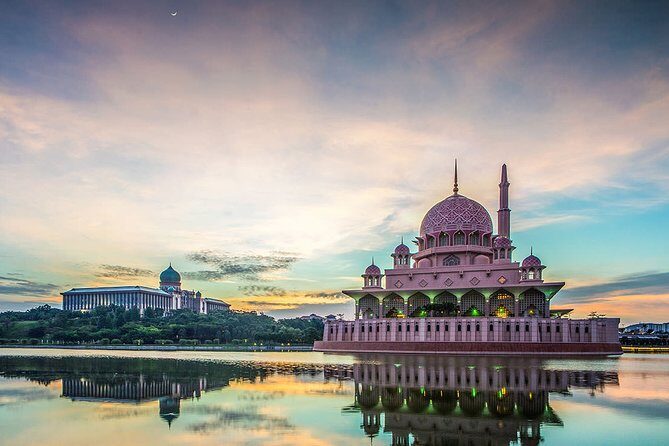 Putrajaya City Tour with Batu Caves & Sight Seeing Cruise - Batu Caves: 272 steps, the main temple cave, and the museum cave