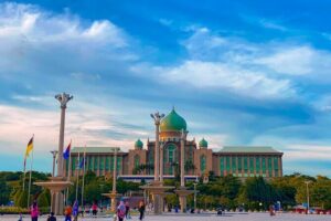 Putrajaya Half Day Tour with Pink Mosque & River Cruise(SIC) - Getting there: hotel pickup, shared van reality, and timing