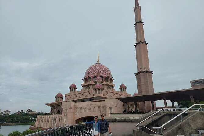 Putrajaya Tour From Kuala Lumpur - Seri Wawasan Bridge and Putrajaya Lake: The Photo Stops That Anchor the Day