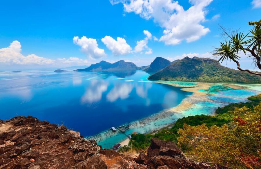 Semporna: Bohey 3 Islands Hike, Snorkel/Dive Tour with Lunch - Lunch onboard: a simple meal that helps you keep going